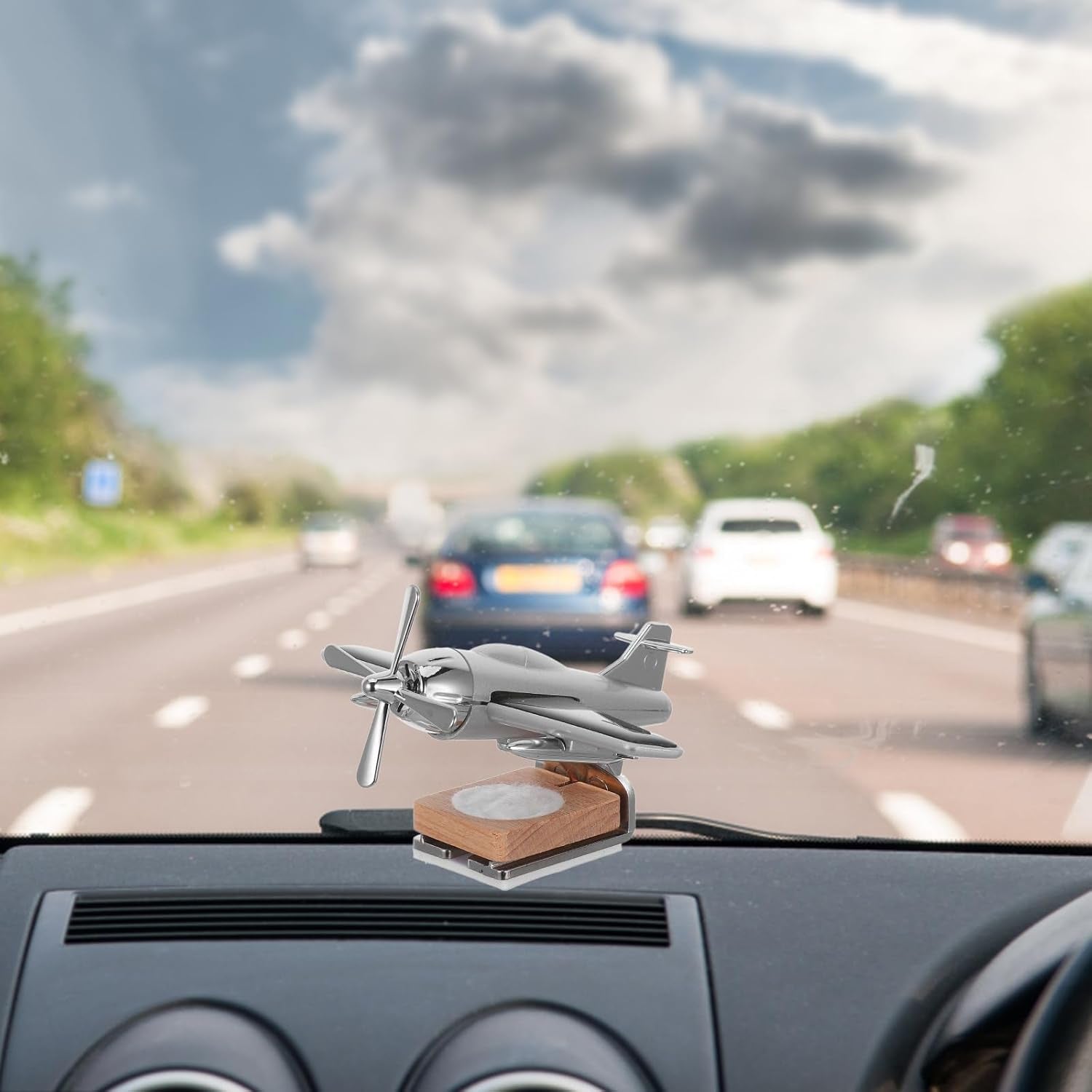 Helicopter Car Air Freshener, Alloy Solar Car Oil Diffuser Helicopter Aroma Diffuser for Car Vent Perfume Automotive Decoration Home Office Silver（Without Perfume）